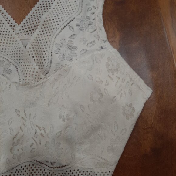 Beautiful boho lace bralette - Picture 4 of 15